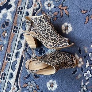 Paul Green Peep toe “Cayanne” Pump